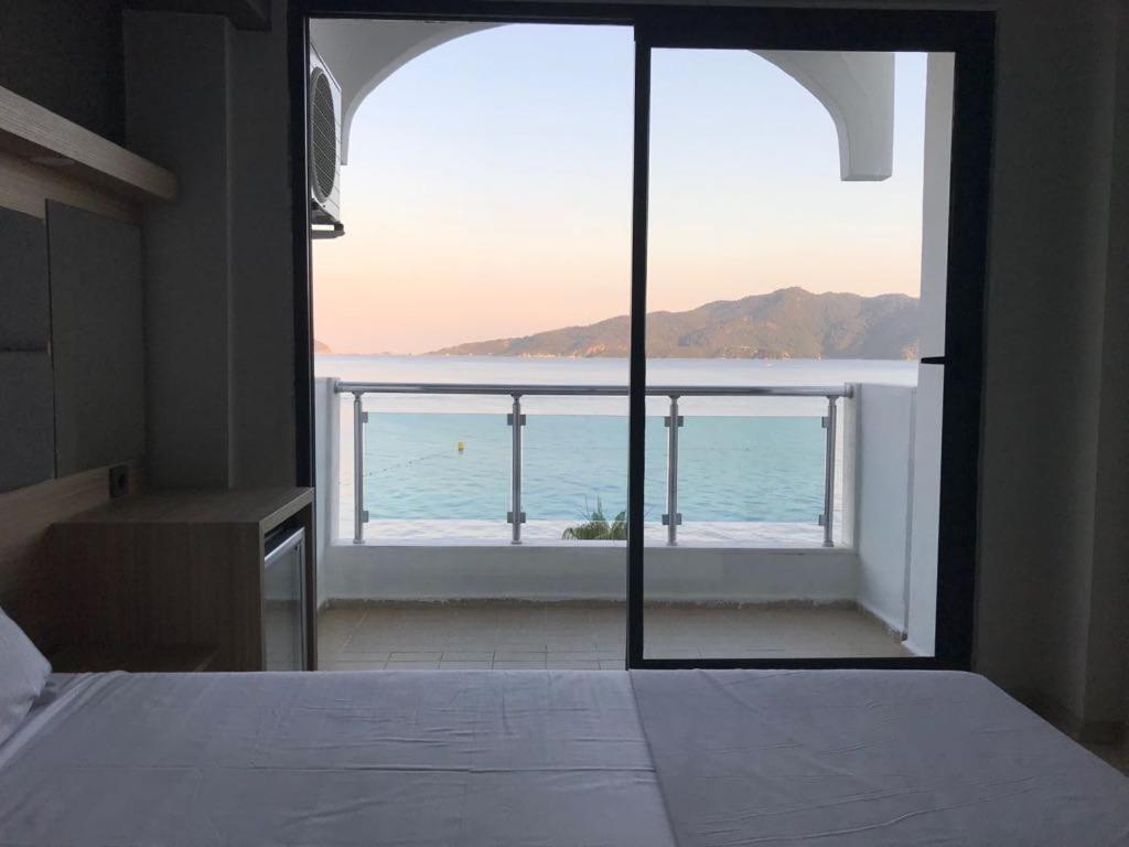 מרמריס La Beirut Beach Hotel מראה חיצוני תמונה