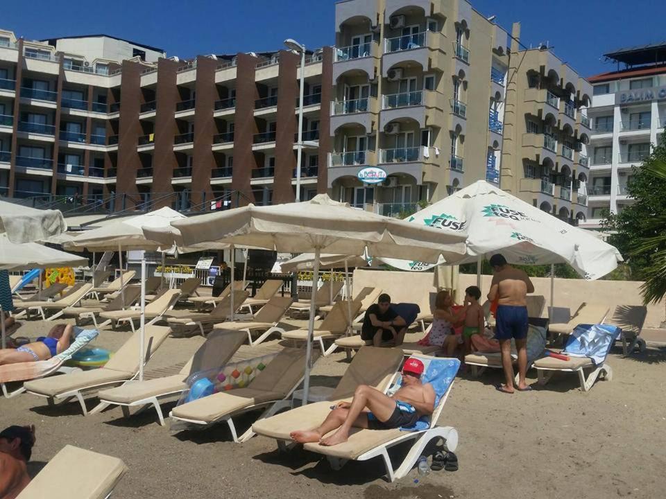 מרמריס La Beirut Beach Hotel מראה חיצוני תמונה