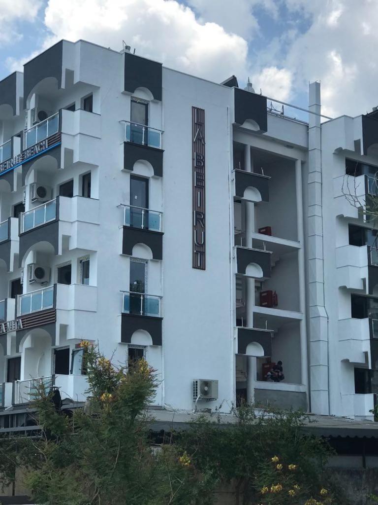 מרמריס La Beirut Beach Hotel מראה חיצוני תמונה